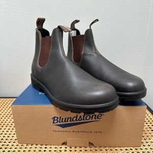 NEW with tags Blundstone Men’s Original #500 Chelsea Boot Stout Brown Size 12